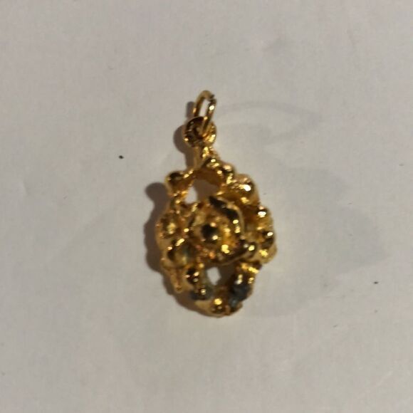 Gold Tone Flower Charm Pendant‎ Vintage Jewelry Floral Necklace Accessory - Picture 2 of 6